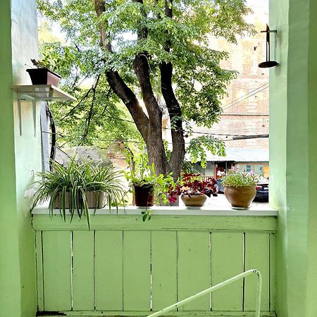 Authentic Old Tbilisi Apartment Bagian luar foto