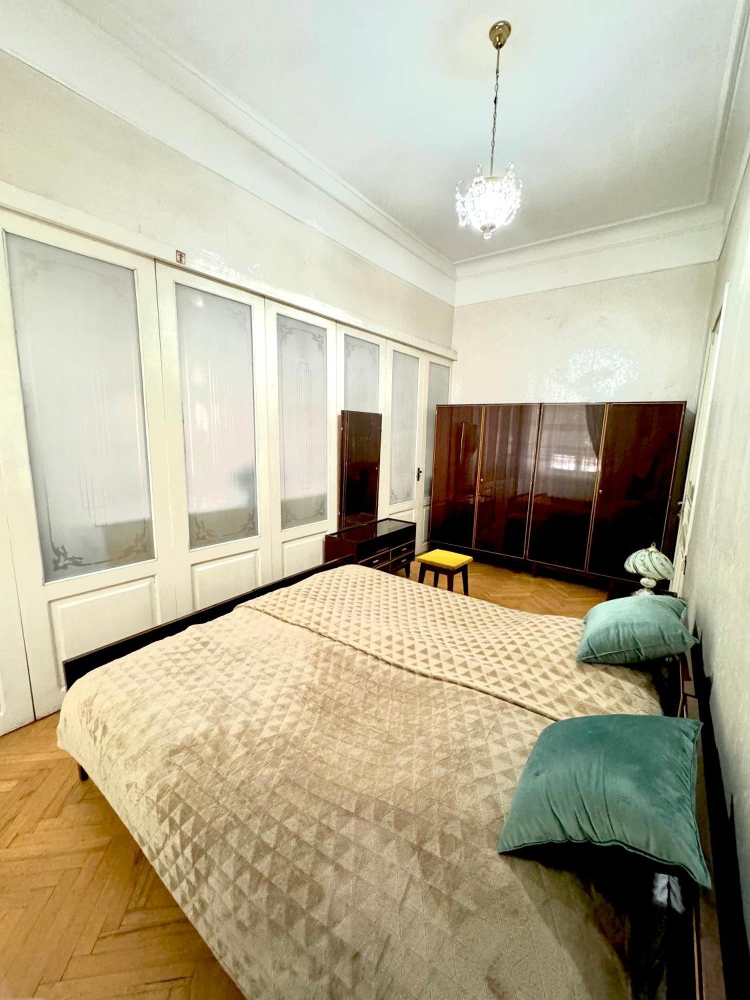 Authentic Old Tbilisi Apartment Bagian luar foto