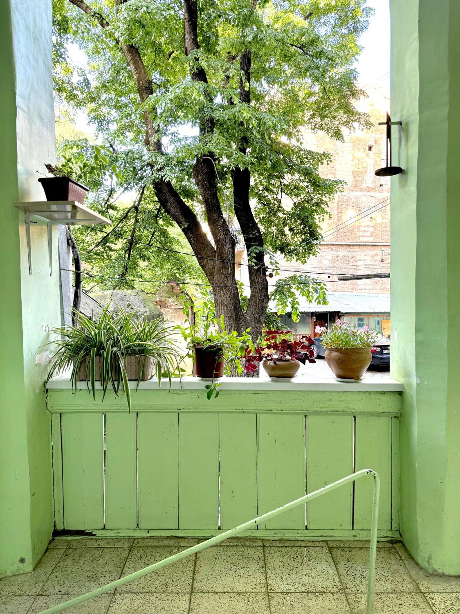 Authentic Old Tbilisi Apartment Bagian luar foto